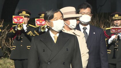 両陛下で初出席　皇宮警察「年頭視閲式」　儀仗隊、白バイやサイドカー、騎馬隊が行進