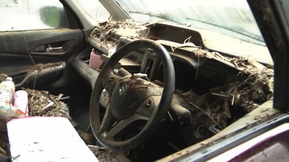 千葉豪雨で放置車両2500台の問題が深刻化　レッカー業者対応に追われる　放置車両にトラックが追突する事故も
