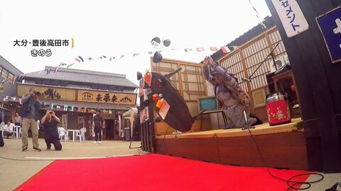 “昭和のオヤジ”になりきり絶叫…「ちゃぶ台返し選手権」　優勝は2回目の入籍の還暦女性、会場は驚きと笑顔　大分・豊後高田市