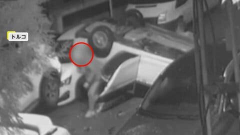 トルコで暴走車が横転し3台衝突　運転手は“あきれた言い訳”「路面が滑りやすかった」原因は酒気帯び運転か