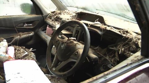 千葉豪雨で放置車両2500台の問題が深刻化　レッカー業者対応に追われる　放置車両にトラックが追突する事故も