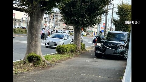 69歳女の車が赤信号で停止中の車に追突、交差点に進入　計4台絡む事故　70歳女性死亡3人けが　神奈川・藤沢市