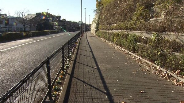 女子高校生の自転車に…