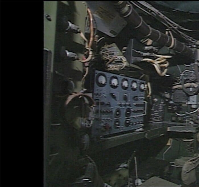 エノラ・ゲイではB-29爆撃機の通信手席に「リトルボーイ」への電力をモニターする装置が積まれていた(1990年当時)