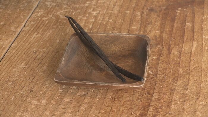 抹茶のような香りをめざし使用した「バニラ」