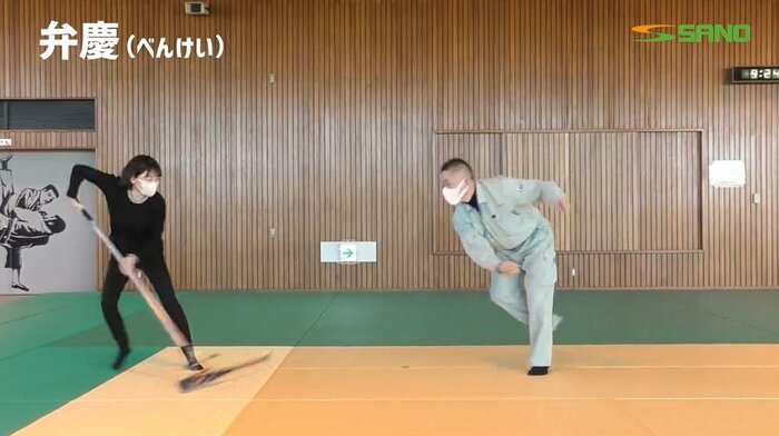 バットを奪う