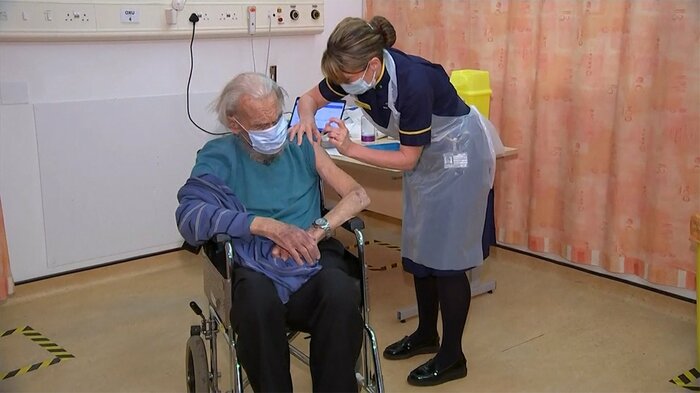 世界に先駆けてワクチン接種を始めたイギリス