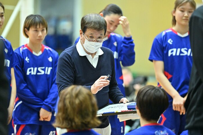 今季からアイシンの指揮官となった指導歴50年の中川文一HC