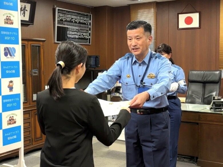 窓口に来た60代男性客の説明に不審点…SNSきっかけの特殊詐欺被害を未然に防ぐ 信金の女性職員に警察から感謝状｜FNNプライムオンライン