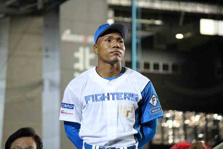 【日本ハム】ドラフト2位・エドポロ・ケイン、新庄監督の背番号「1」継承に意欲「いずれ僕がつけさせていただきます」｜FNNプライムオンライン