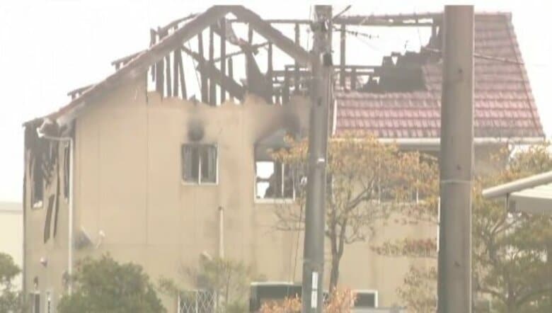 火災現場に血まみれの40代男性　死亡確認　首に切られたような傷　殺人事件とみて捜査　広島・東広島市｜FNNプライムオンライン