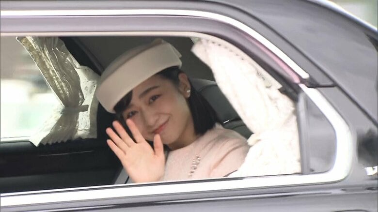 佳子さま 車の窓から笑顔　淡いピンク色の装いで皇居へ…ペルー公式訪問を終え賢所を参拝｜FNNプライムオンライン