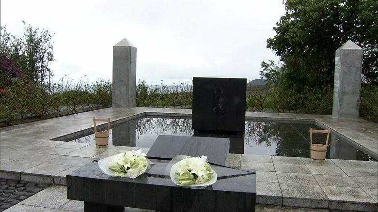 「鎮魂の丘」を訪問された天皇皇后両陛下