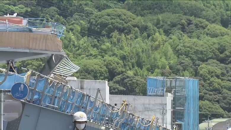 作業員のほか、交通誘導員もけが。計8人が死傷した