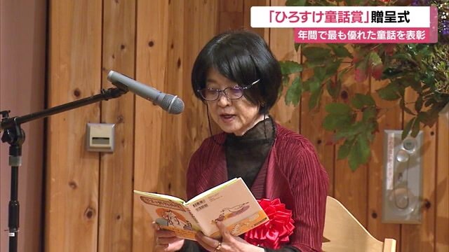 朗読するなかがわちひろさん