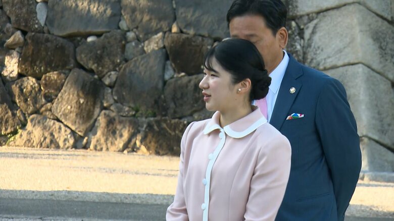 佐賀城を視察される愛子さま　10月11日