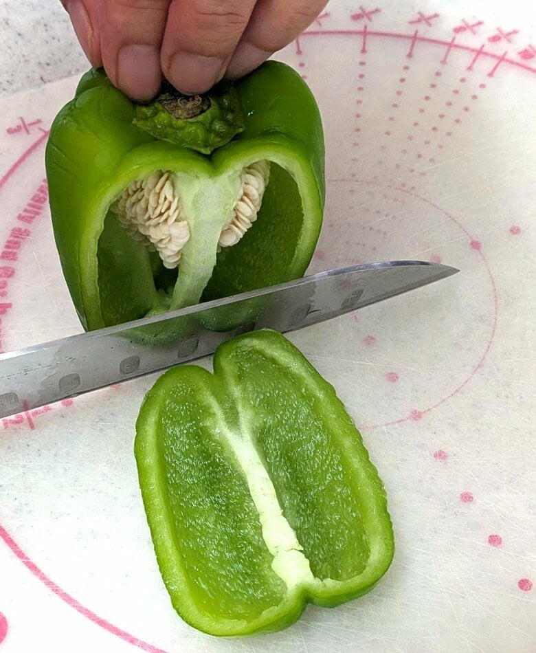 種が飛び散らない切り方なら、後片付けがラク