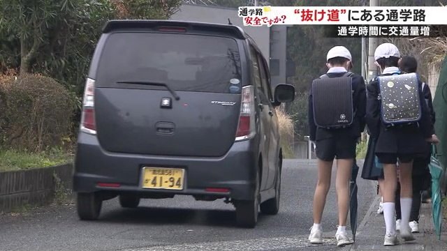 車1台がやっと通れる道