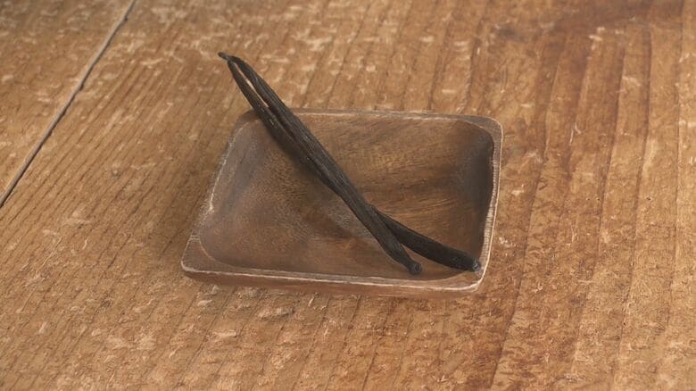 抹茶のような香りをめざし使用した「バニラ」