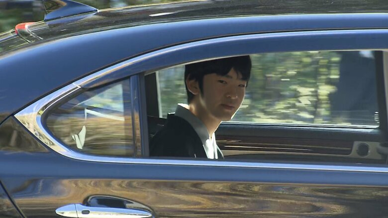 上皇ご夫妻のお住まい、赤坂・仙洞御所に向かう悠仁さま