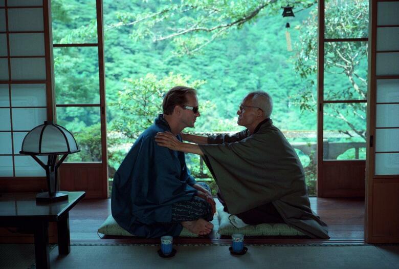 『夢の涯てまでも　ディレクターズカット版』(1994年)のウィリアム・ハートと笠智衆 © 1994 Road Movies – Argos Films Courtesy of Wim Wenders Stiftung – Argos Films