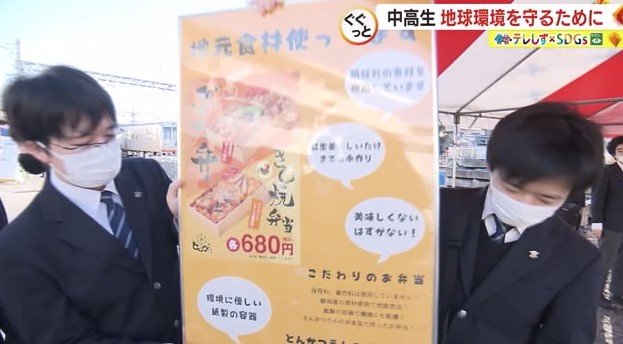 自作のポスターを店頭に掲示