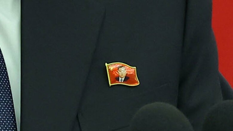 党幹部が着用した“金正恩バッジ”（朝鮮中央通信=朝鮮通信）