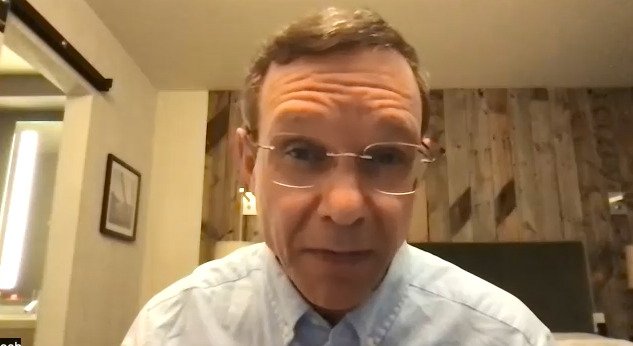 単独インタビューに答えるアビ・ローブ教授