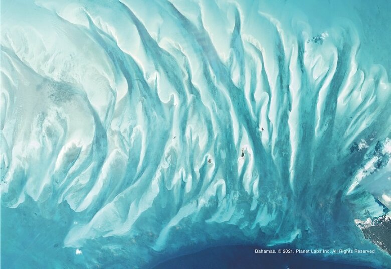 バハマのエルーセラ島西部（24.98503 , -76.36213）