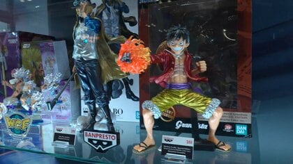 多くのコスプレイヤーが集結…アメリカ東海岸最大級「ニューヨーク・コミコン」開催　人気の「ONE PIECE」など様々なグッズが販売