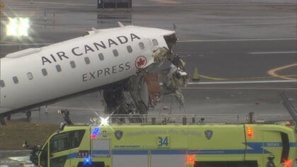 ニューヨークの空港で航空機と消防車衝突　管制官「失敗した」音声公開
