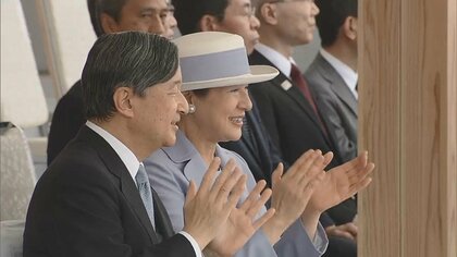 両陛下、鹿児島で国体開会式にご出席　ブルーインパルスの祝賀飛行を見上げ…手拍子で見守り出場者にエール