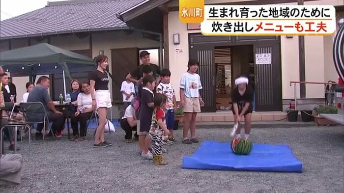 子どもたちのために行われたスイカ割り