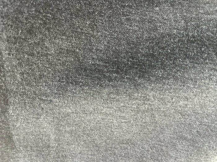 ほとんどのストレッチパンツには“ポリウレタン”が入っている（特集班撮影）