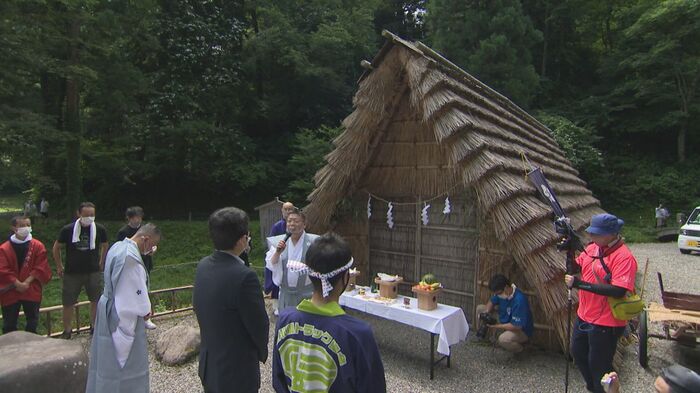 冬に詰めた雪が入る小屋