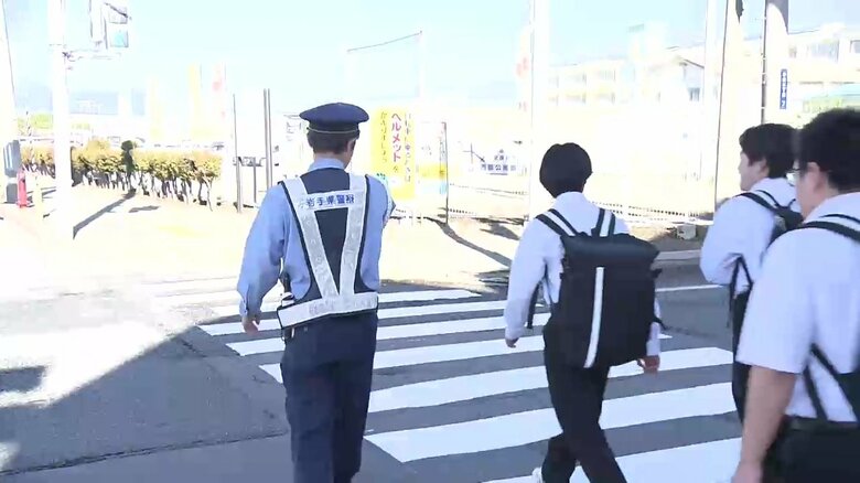 通学路で警察が見守り活動　登下校中の交通事故、小中学生計11人がけが（8月末まで）　秋の全国交通安全運動最終日　岩手県｜FNNプライムオンライン