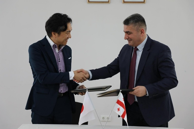 【ワイン発祥の地と連携強化】余市町がジョージアと覚書締結　8000年の伝統製法で進む”ワイン外交”＿特産品の販路開拓や交流拡大など経済、文化両面で連携強化を（北海道 余市町）｜FNNプライムオンライン