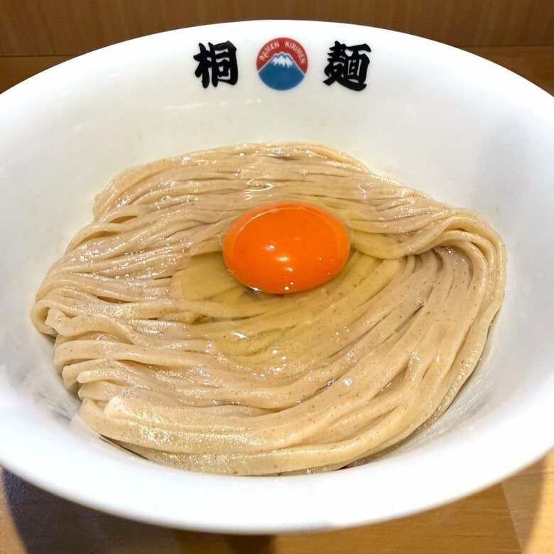 卵と塩ダレで味わう究極の一杯… 看板メニュー「桐玉」が話題の大阪発人気ラーメン店が名駅エリアに出店｜FNNプライムオンライン