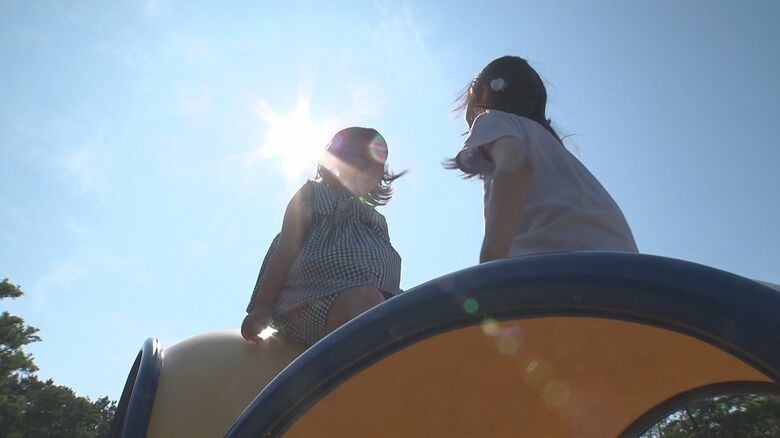 「真夏はどうなる…」“猛暑日”に迫る暑さ！新潟市秋葉区で34.1℃観測…熱中症だけでなく“遊具”にも注意を｜FNNプライムオンライン