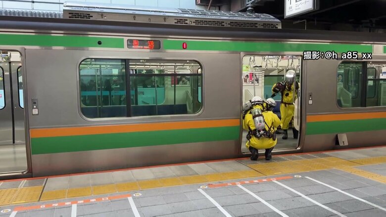 JR東海道線車内でスプレー、3人搬送　16歳少年（自称・土木作業員）を逮捕　友人らと横浜駅から乗車し犯行か｜FNNプライムオンライン