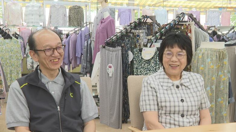 内藤英昭さん（64）と妻の恵理子さん