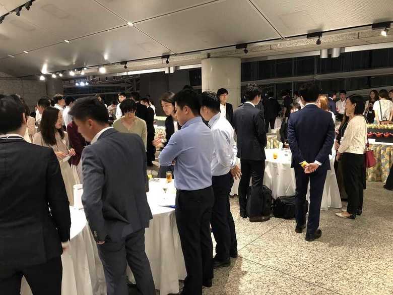 サッカー婚活・街コン・異業種交流会…生命保険会社が婚活に注力する理由とは?