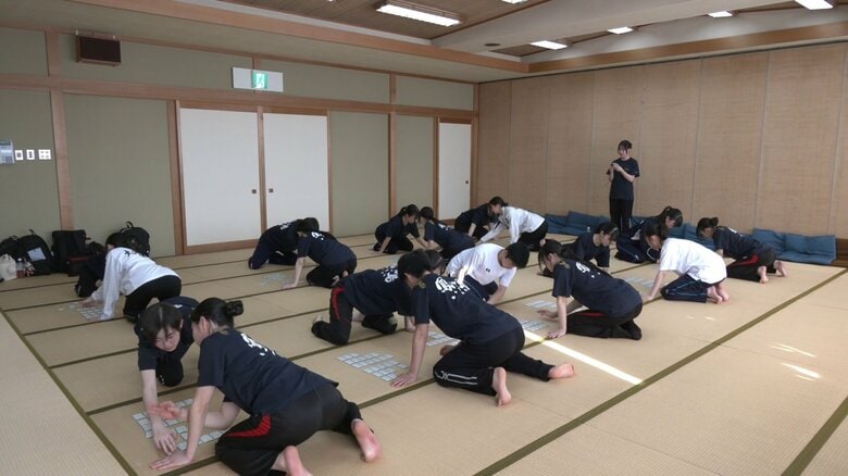 全集中で札と向き合う部員