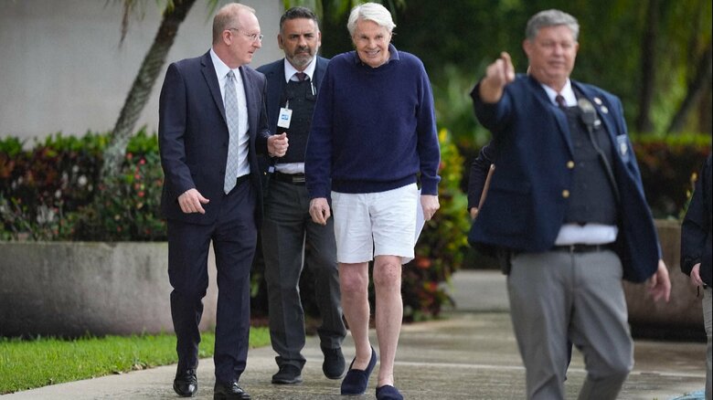 元CEOマイケル・ジェフリーズ被告