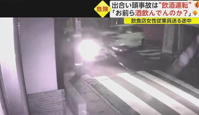 そこに右から乗用車が