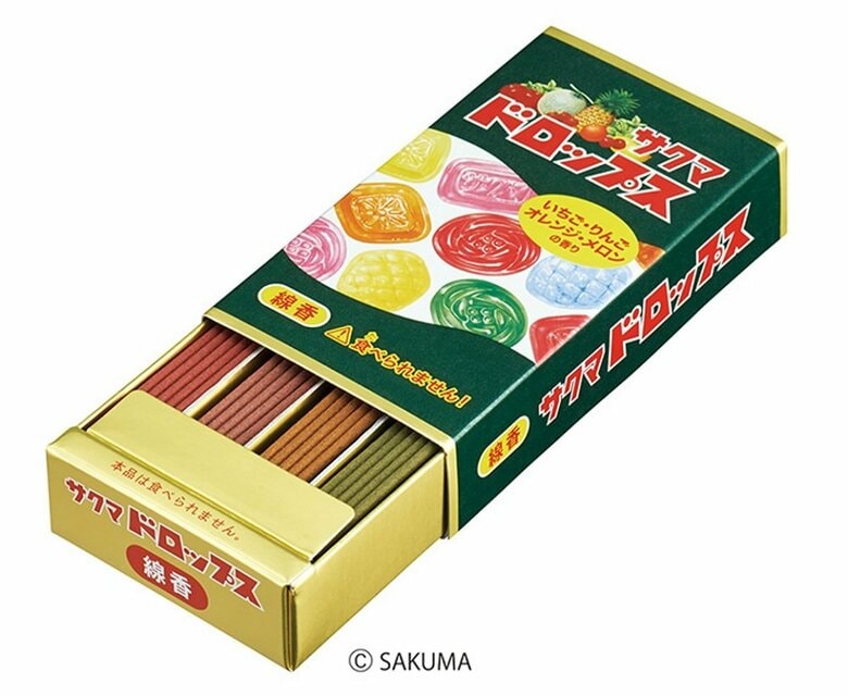 サクマドロップス　ミニ寸線香（提供：カメヤマ株式会社）