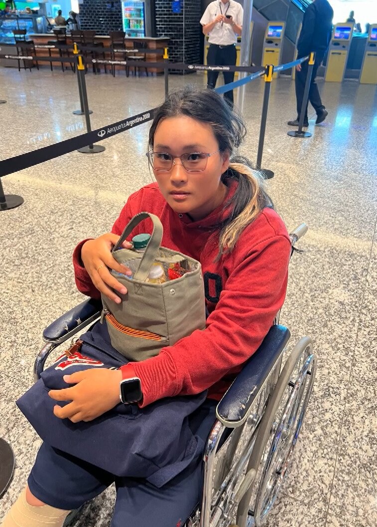 右膝の靱帯を断裂、全治３カ月