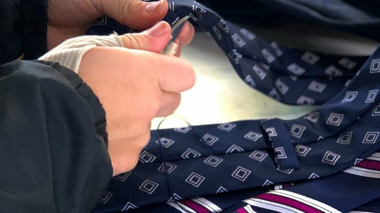 ネクタイは一本の糸で縫われているという（提供：笏本縫製）