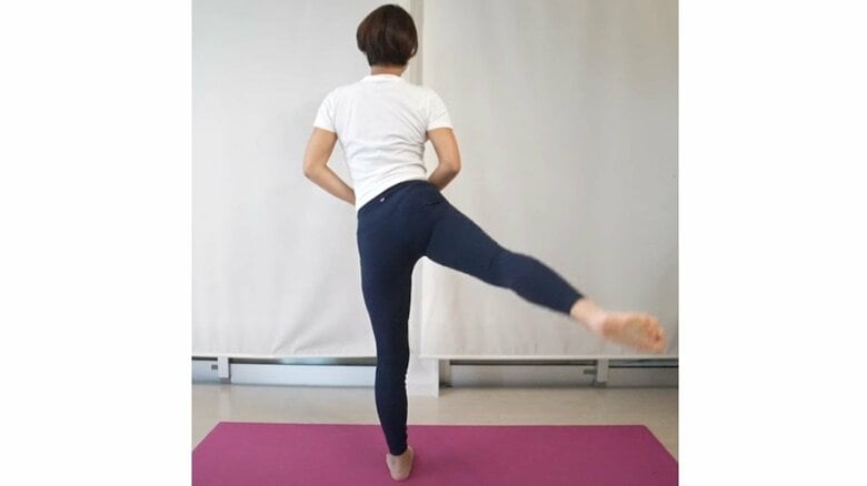 サイドレッグレイズ：ヒップアップ、脚痩せの効果が期待できる