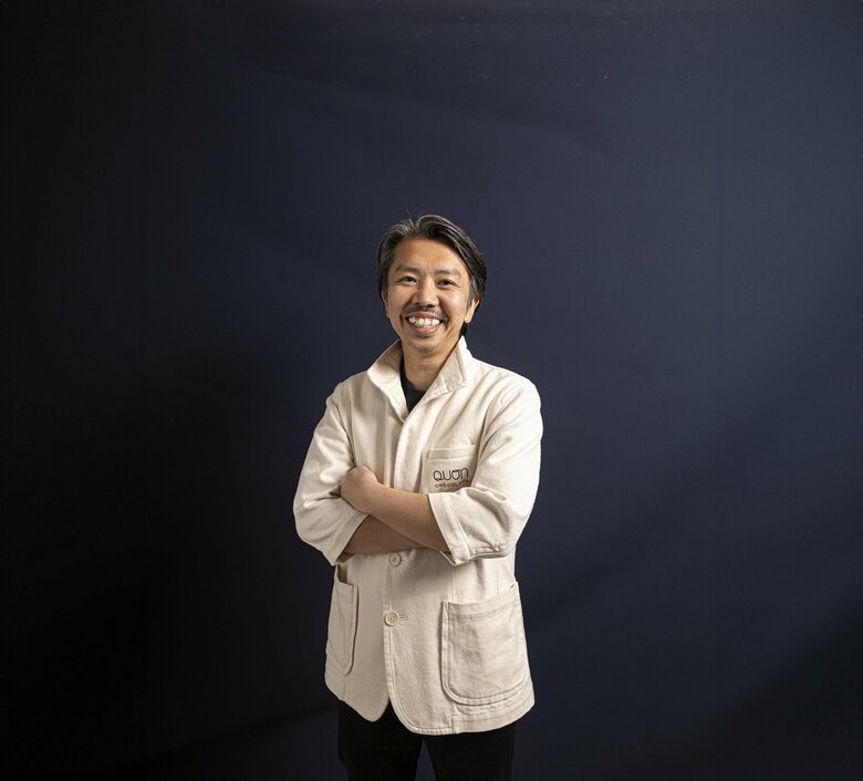 「久遠チョコレート」代表・夏目浩次さん（『温めれば、何度だってやり直せる』より）